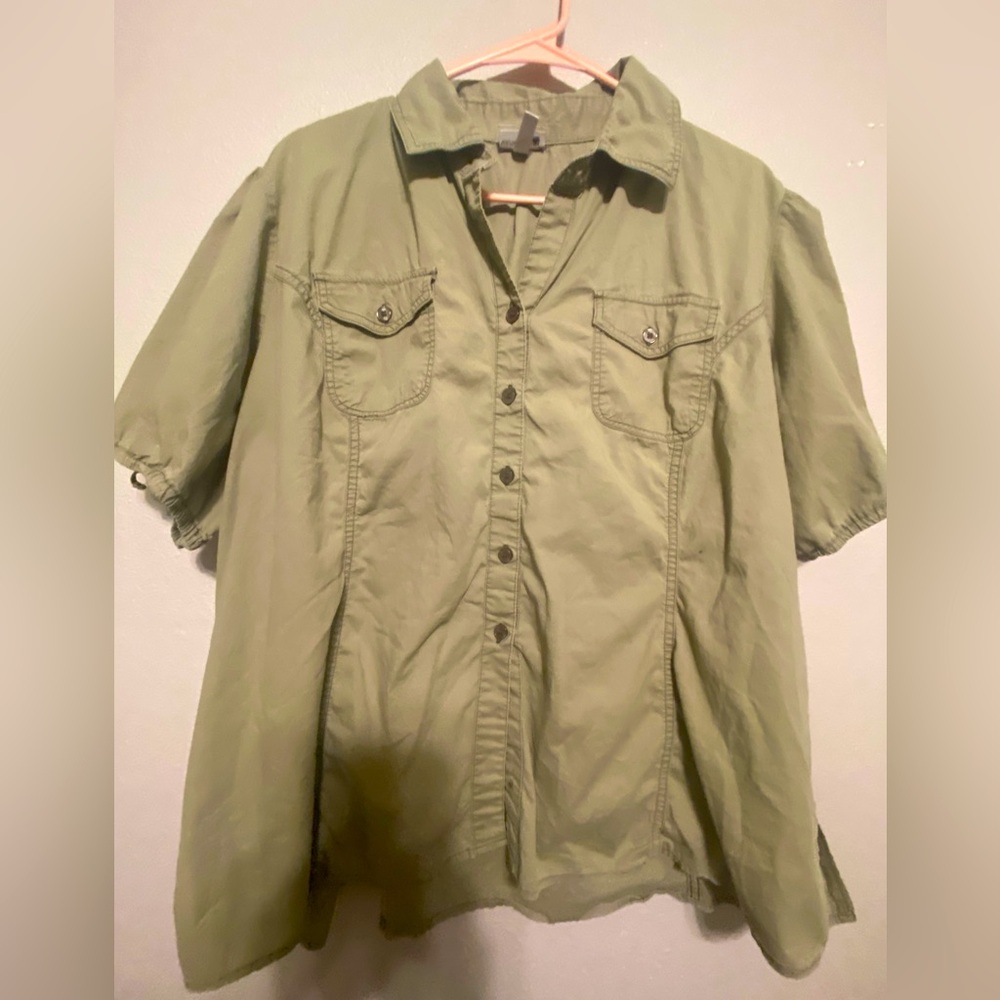 Olive or Army Green Women’s Harvé Bernard SS Button Up Shirt/Blouse - Sz 2X